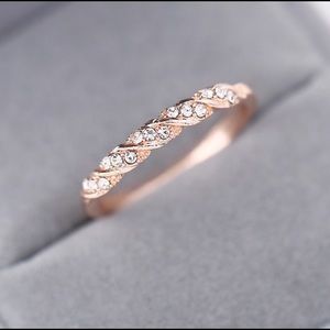 Rose Gold floral band Ring size 6